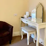 The Crescent 3* York