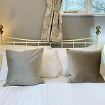 Guest house The Crescent