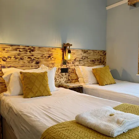 בית הארחה The Crescent 3*