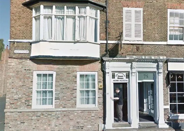 Hotel The Crescent 3*