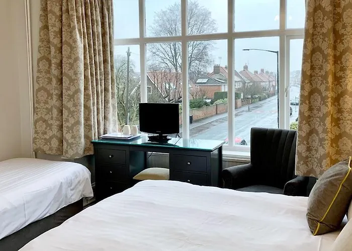 The Crescent 3* York