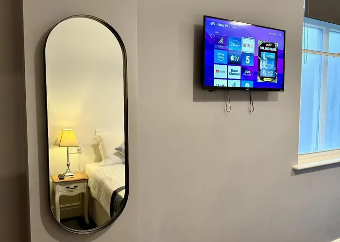 בית הארחה The Crescent 3*