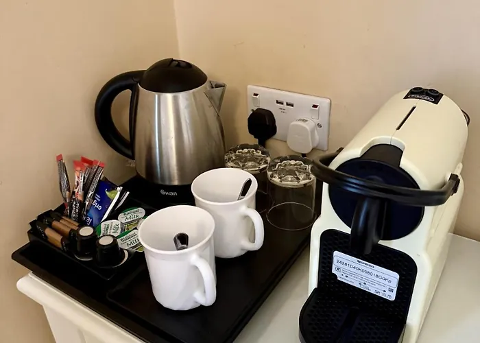 The Crescent בית הארחה