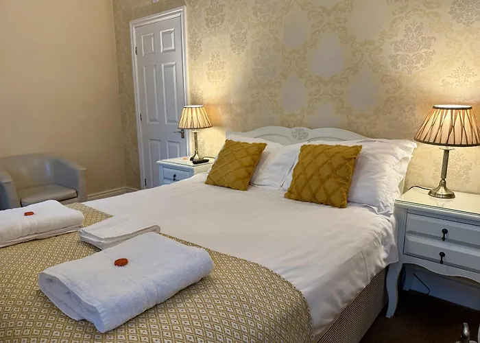 בית הארחה The Crescent יורק