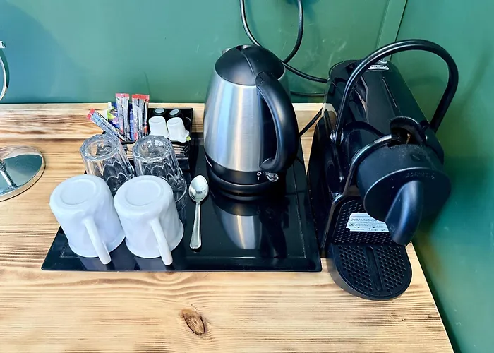 The Crescent בית הארחה