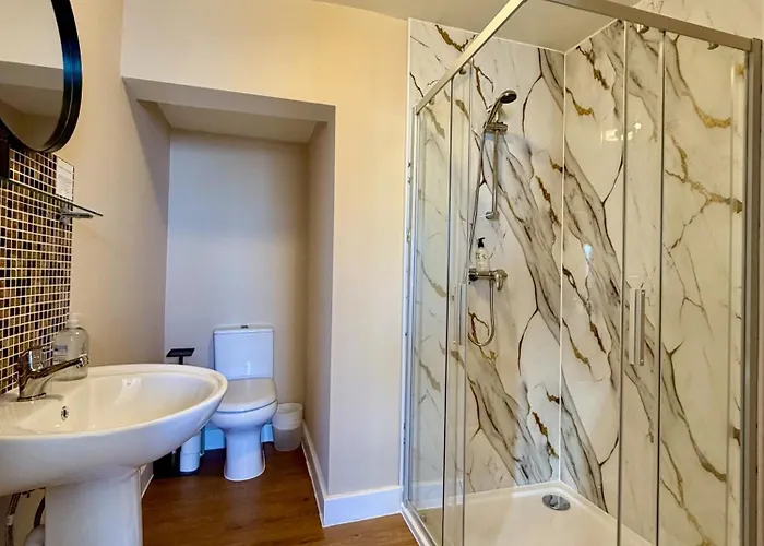 The Crescent בית הארחה