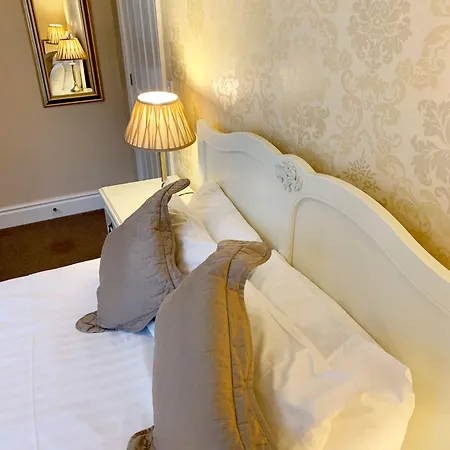 The Crescent Otel 3*